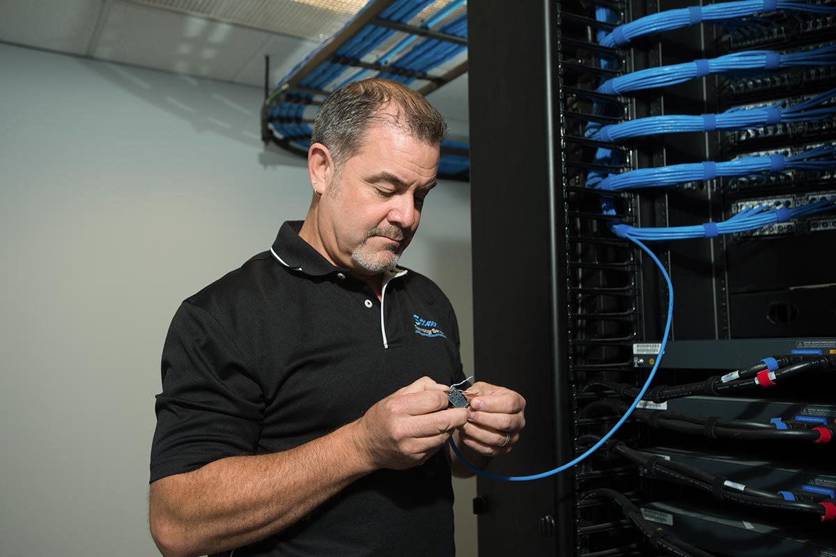 tech-service-maintenance-full-1200x800 tech-service-maintenance-image
